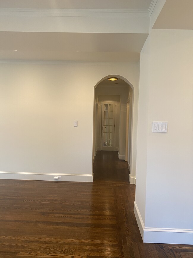 View from Living room to hall - 1450 Greenwich St