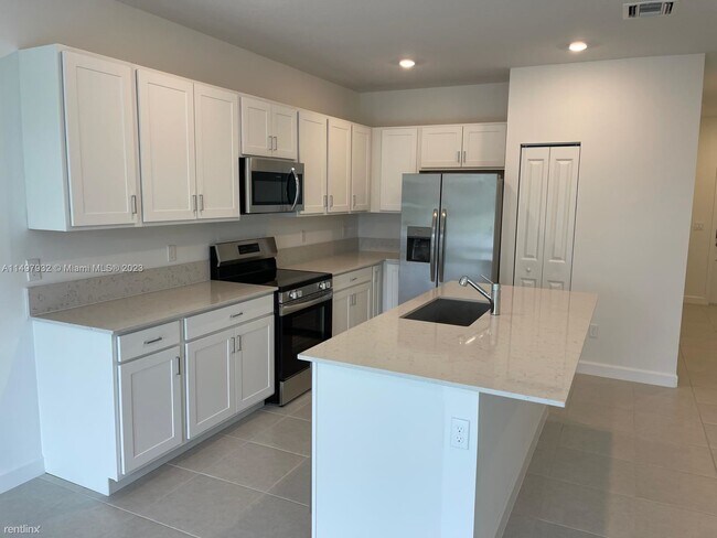 Building Photo - 3 br, 2.5 bath House - 5423 Flannigan Way