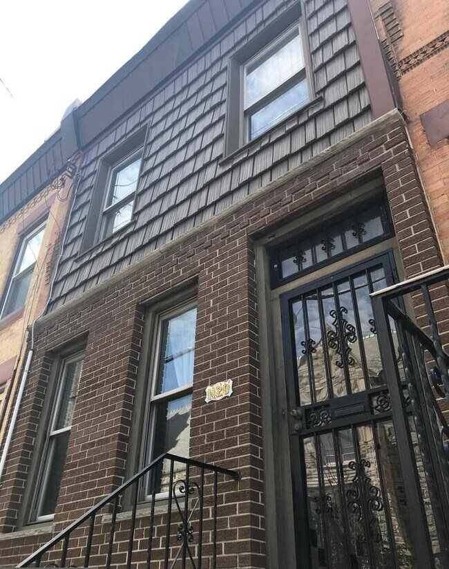 Building Photo - 1120 Jackson St