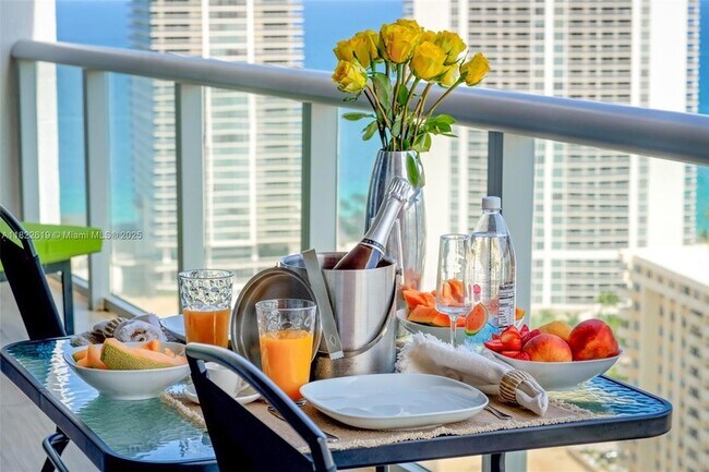 Foto del edificio - 2600 E Hallandale Beach Blvd