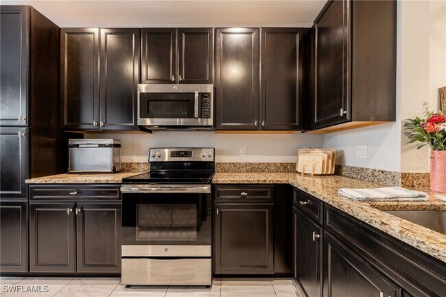 Building Photo - 9460 Sardinia Way