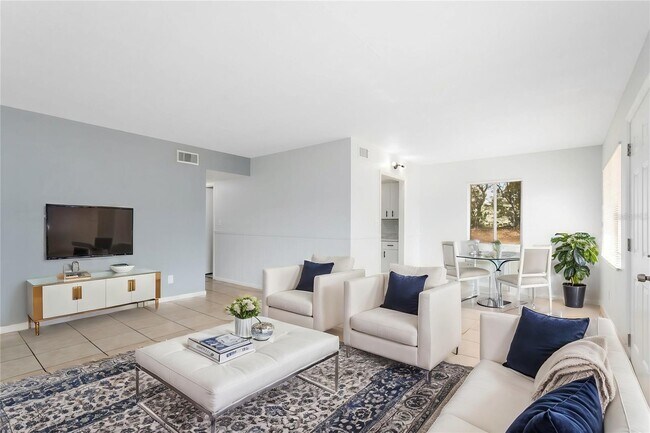 Building Photo - 2000 15th Ct NW