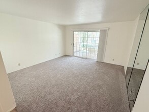 Building Photo - 505 S Farrell Dr