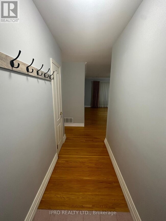 Building Photo - 17 Sora Dr