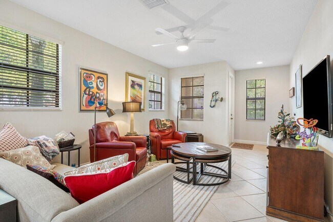 Foto del edificio - 5056 Astor Cir