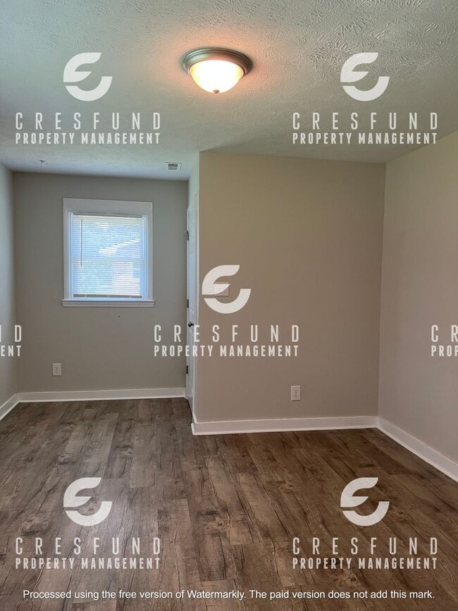Building Photo - Spacious & Updated 1 Bed, 1 Bath Apartment