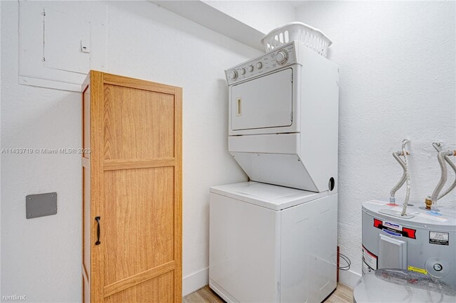 Building Photo - 3 br, 2 bath House - 2390 SW 36th Ave