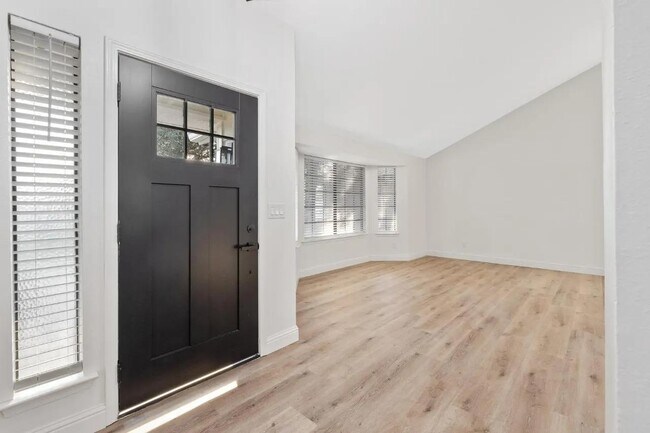 Foto del edificio - 6379 N Forestiere Ave