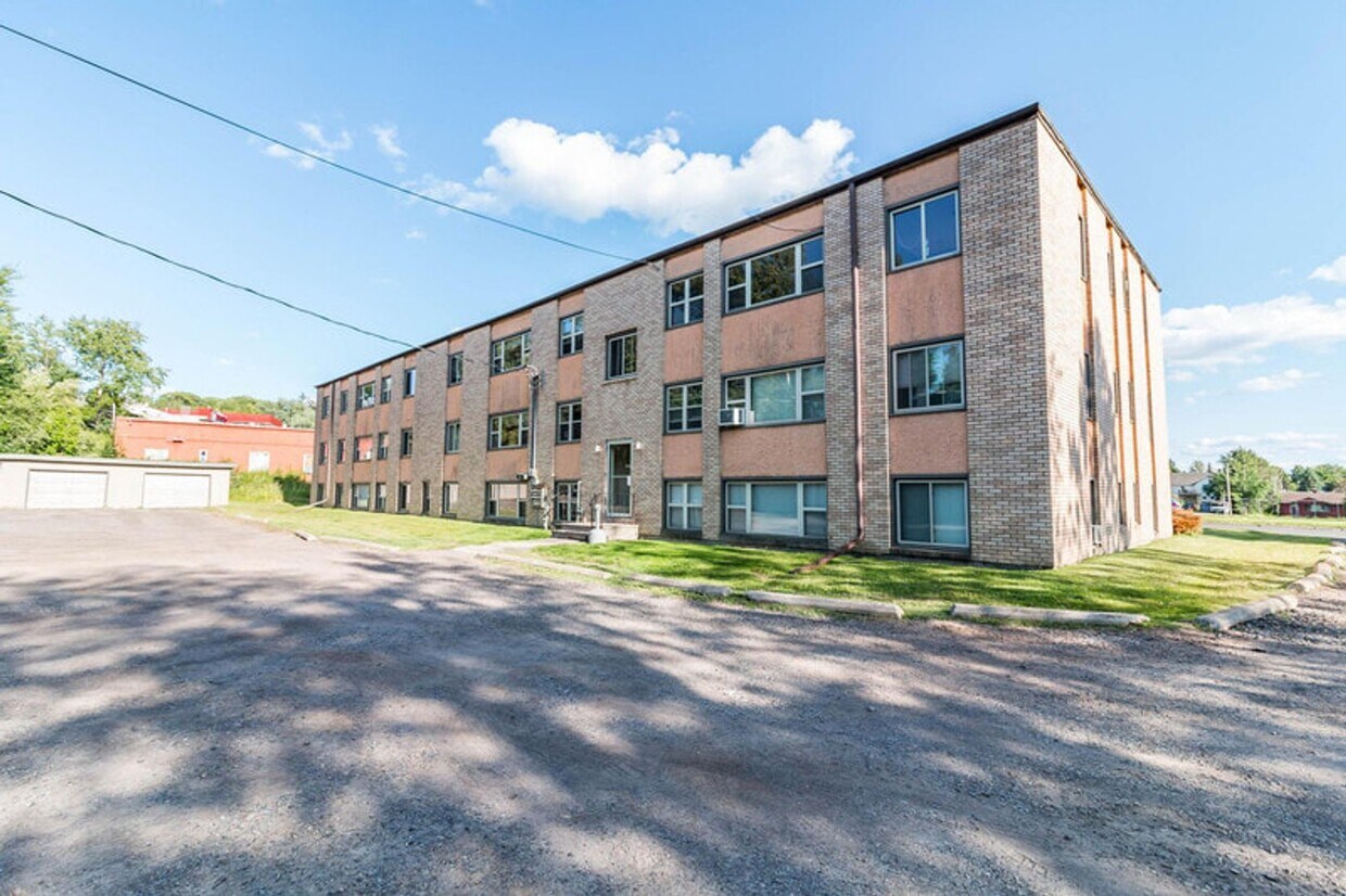 Foto principal - Available July! - 1 Bed 1 Bath Apartment