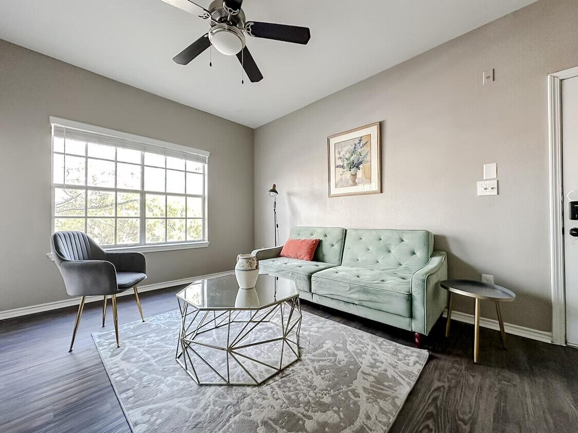 Foto principal - 6202 Dunbarton Oak Dr