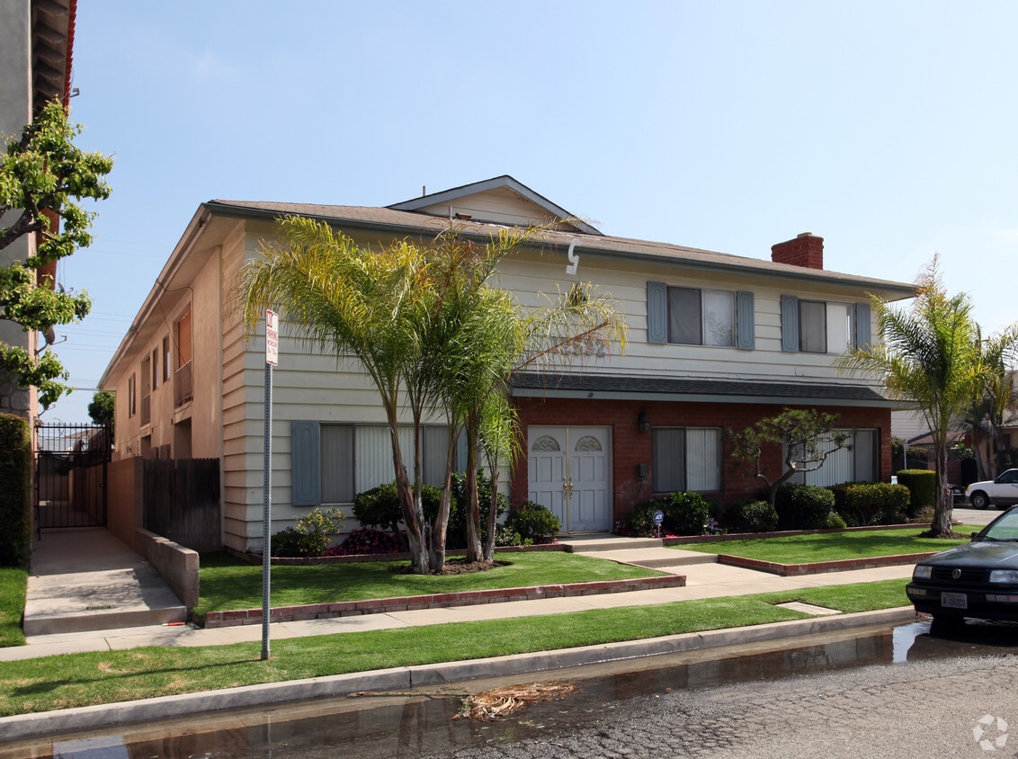Building Photo - 12532 Cranbrook Ave