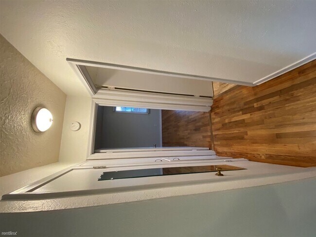 Building Photo - 2 br, 1 bath Duplex - 503 N 27th St