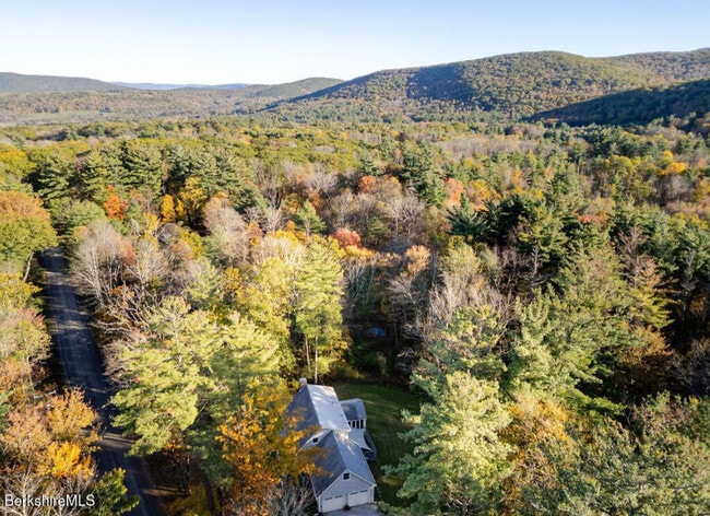 Building Photo - 230 Middle Rd