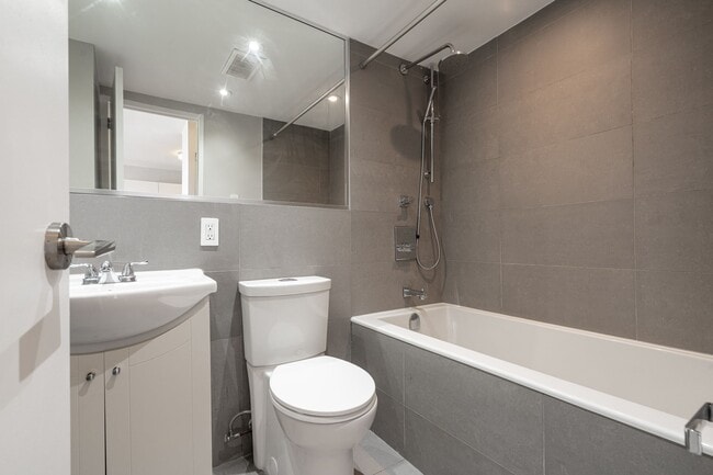 Photo du bâtiment - 730 St Clarens Ave