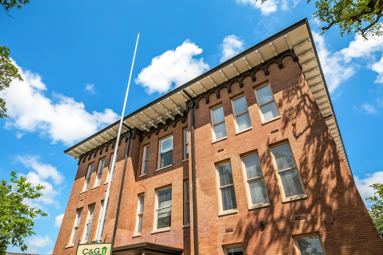 Primary Photo - 3601 Camp St