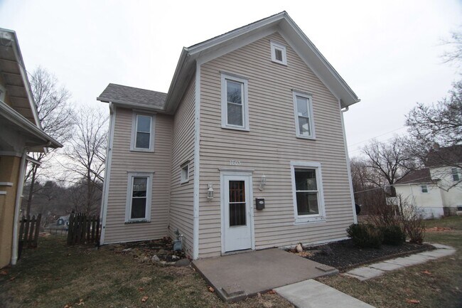 Building Photo - 4 bedroom home in the East Village of Dave...