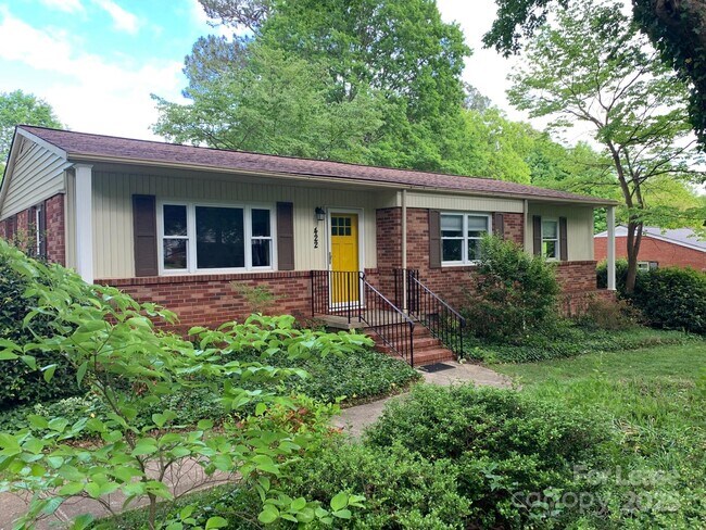 Foto del edificio - 422 Fieldstone Rd