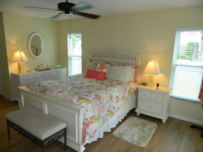 Foto del edificio - 5104 SE Horseshoe Point Road