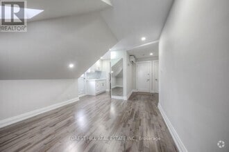 Building Photo - 1747 Bathurst St