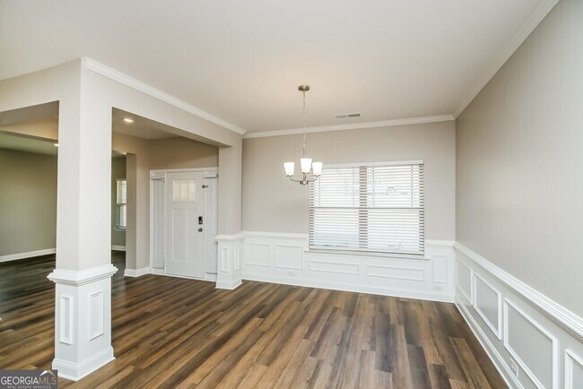 Foto del edificio - 250 Saddlechase Dr
