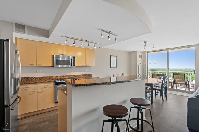 Foto del edificio - 1640 Maple Ave