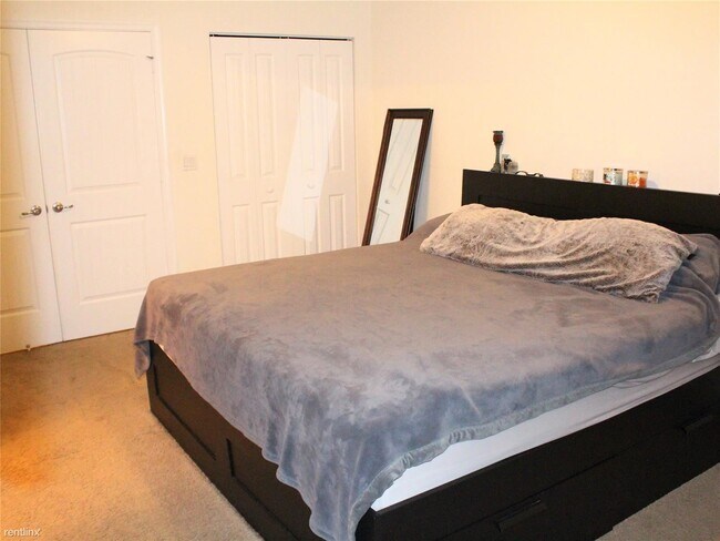 Building Photo - 3 br, 2.5 bath Townhome - 4218 N Dixie Hwy...