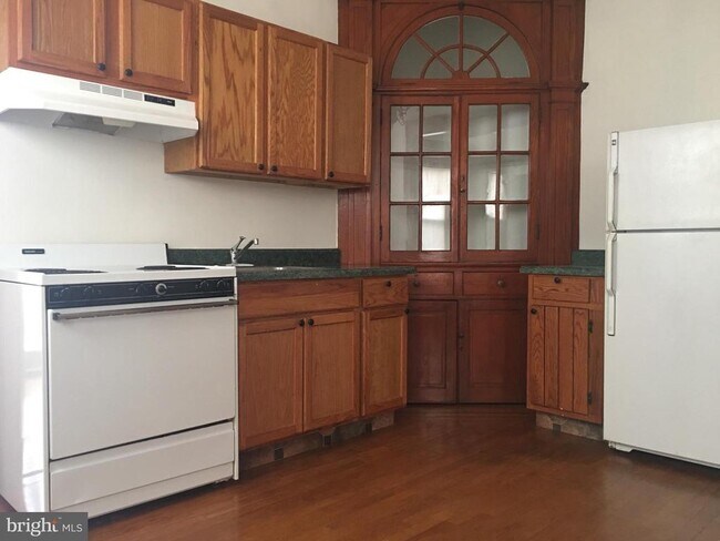 Foto del edificio - 1329 1/2-1331-UNI1 W 41st St