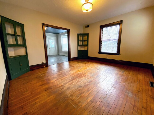 Building Photo - 719 Livingston NE