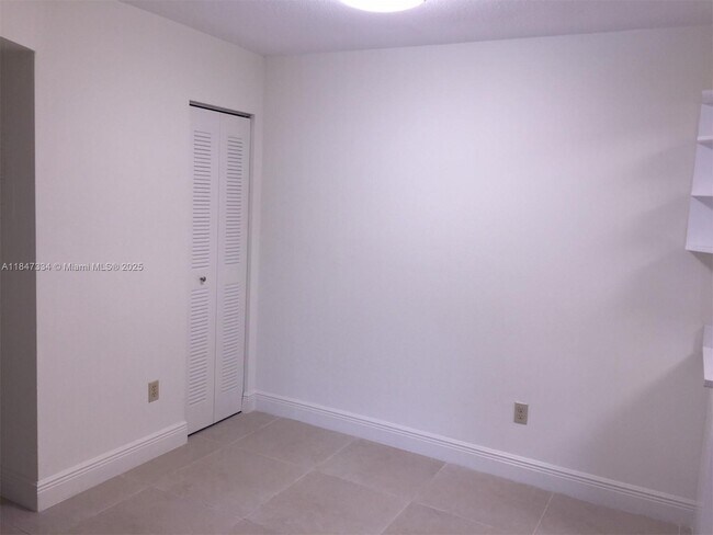 Foto del edificio - 10740 N Kendall Dr