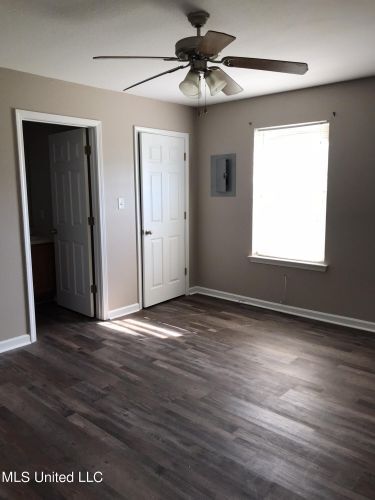 Building Photo - 5469 Quail Creek Cir