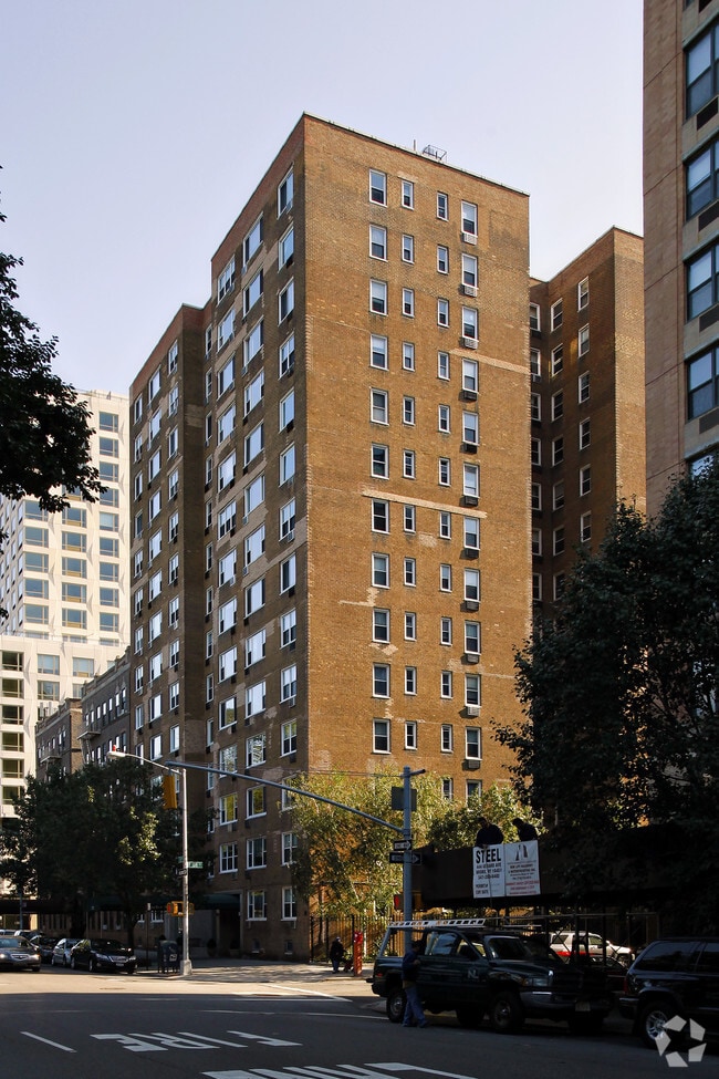 Building Photo - 1255 5th Ave