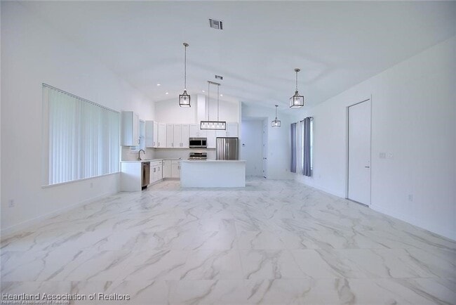 Building Photo - 4983 San Lorenzo Dr