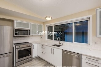 Building Photo - 7018 SW Montauk Cir