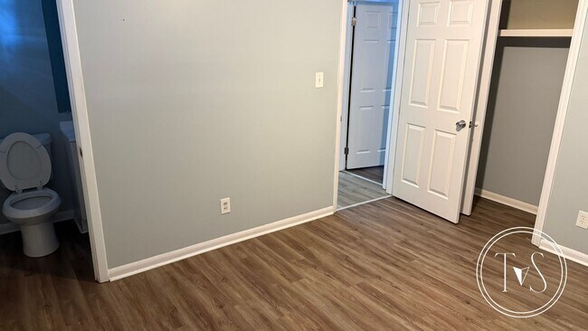 Foto del edificio - RATE DROP ALERT (was $2300/month)!