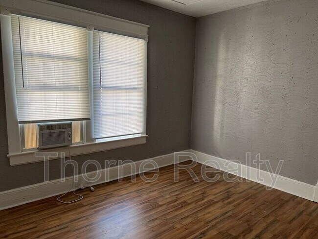 Building Photo - 304 Ambler Ave