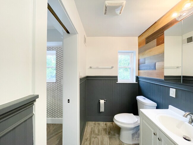 Photo - 4027 Beechwood Blvd Apartments