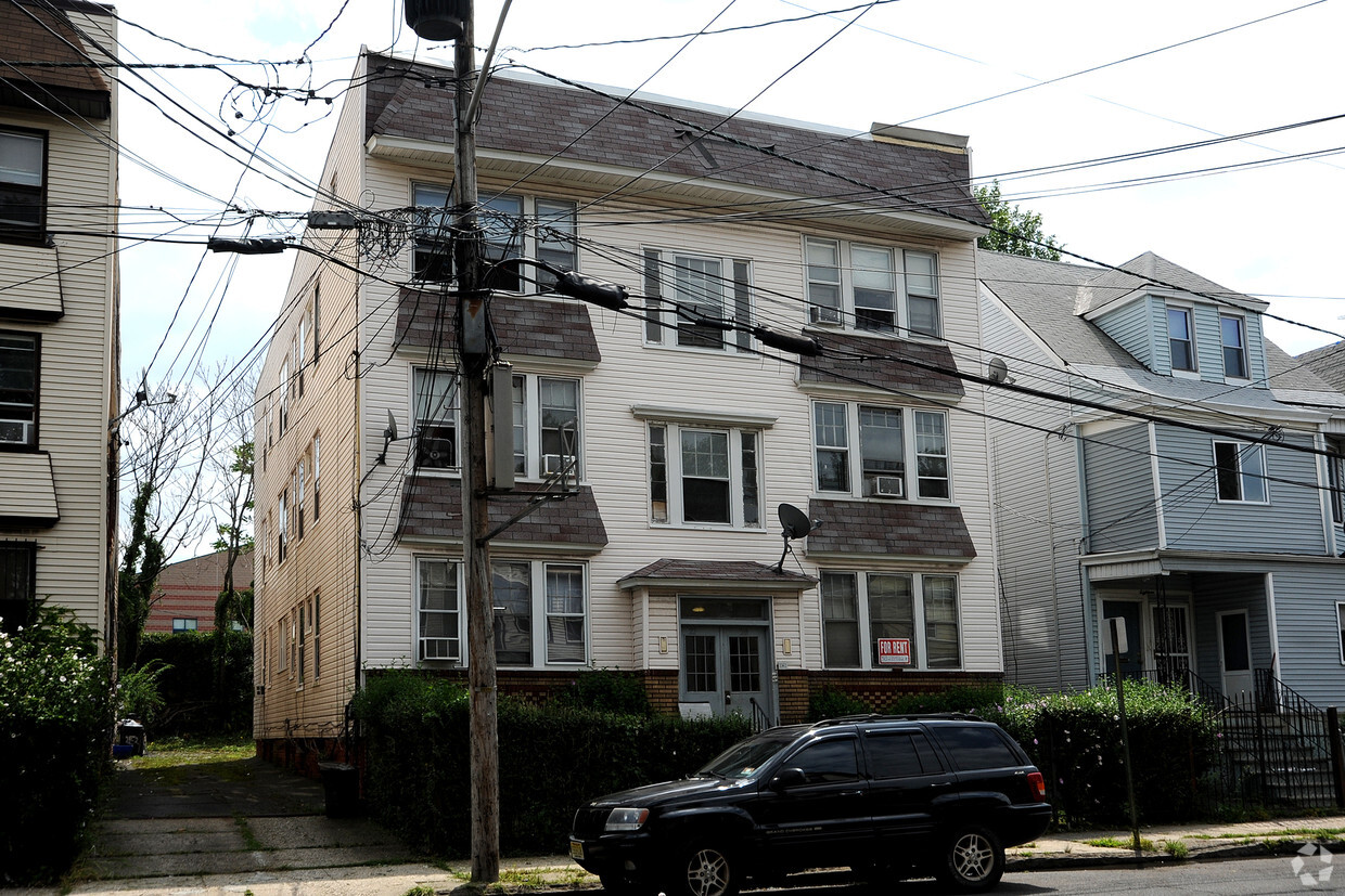 Building Photo - 22 Ellis Ave