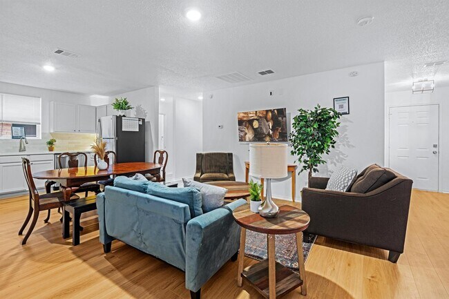 Foto del edificio - Comfortable Lancaster living with space to relax and entertain