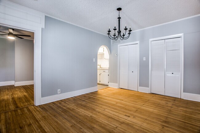 Foto del edificio - 5927 Belmont Ave