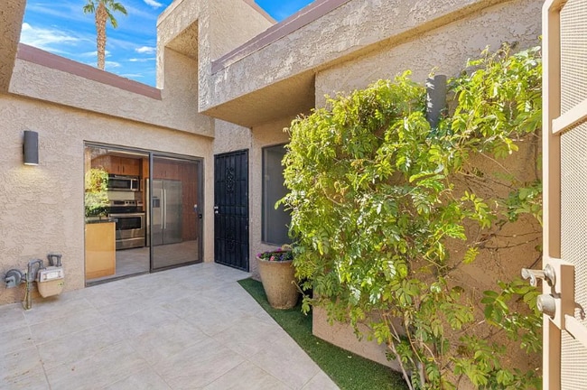 Building Photo - 48992 Canyon Crest Ln