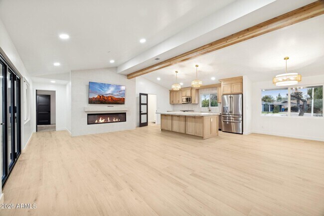 Foto del edificio - 1216 W Rovey Ave