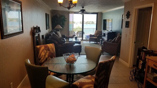 Foto del edificio - 1202 S Lake Dr
