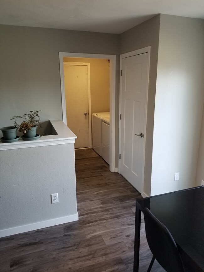 Foto del edificio - 2550 Greenwood Dr