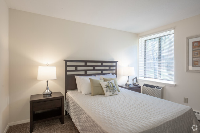 Bedroom - Montcalm Heights Apartments