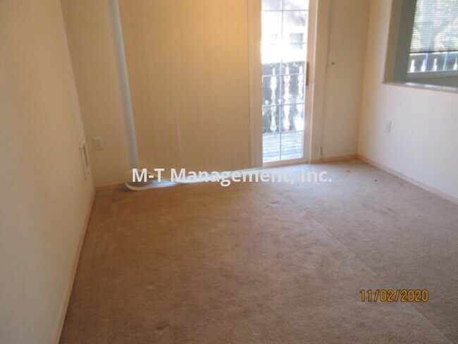 Building Photo - Bavarian Villas 2br/1 bath upstairs apt - ...