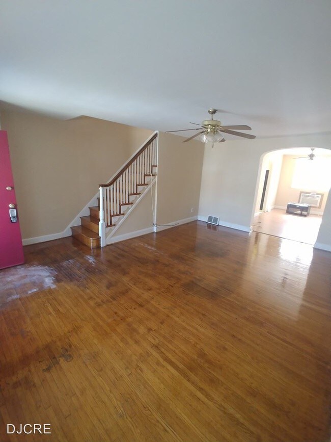 Building Photo - 3 br, 1 bath House - 2916 Levick Street