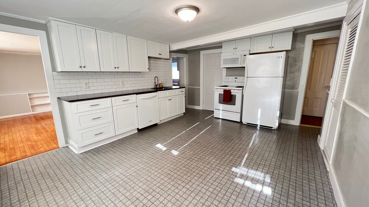 kitchen - 2 White St