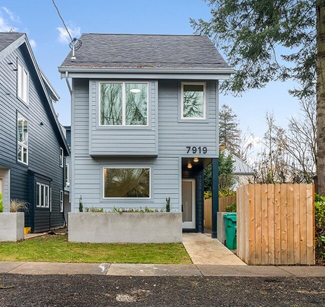 Building Photo - Brand new Portsmouth home steps from Colum...