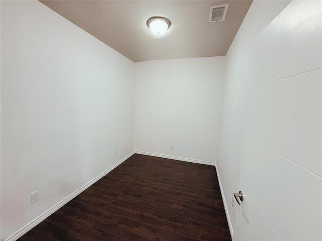 Foto del edificio - 1100 W Trinity Mills Rd