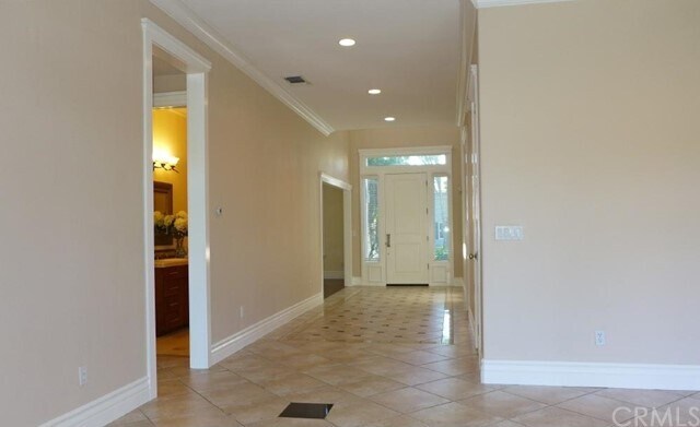 Building Photo - 805 W Cove Way